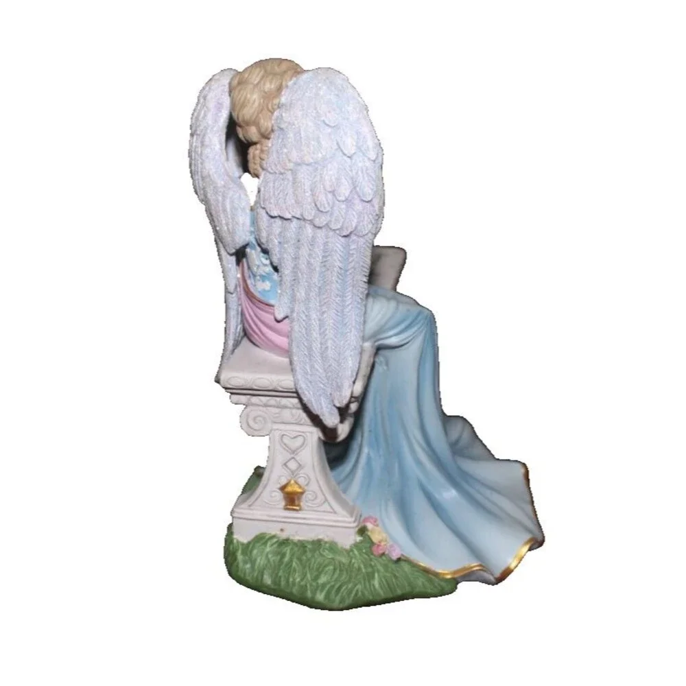 Thomas Kinkade Remembrance Angel Figurine with Swarovski Crystal